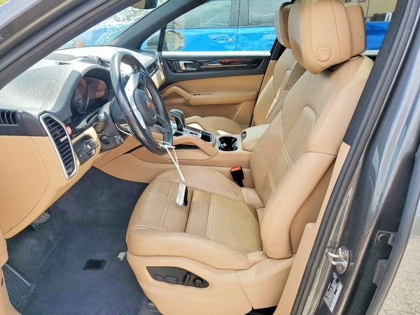 2022 PORSCHE CAYENNE Base