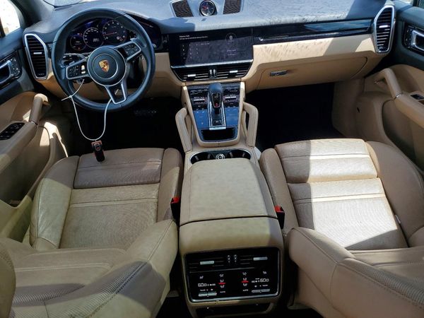 2022 PORSCHE CAYENNE Base