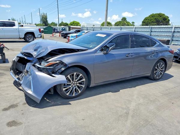 2019 LEXUS ES 300h