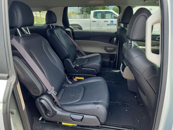 2025 KIA CARNIVAL EX