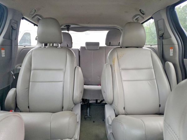 2015 TOYOTA SIENNA — SUVN