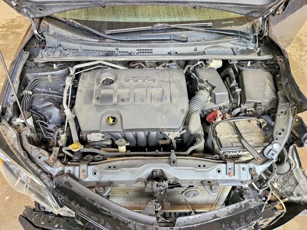 2017 TOYOTA COROLLA — Engine bay