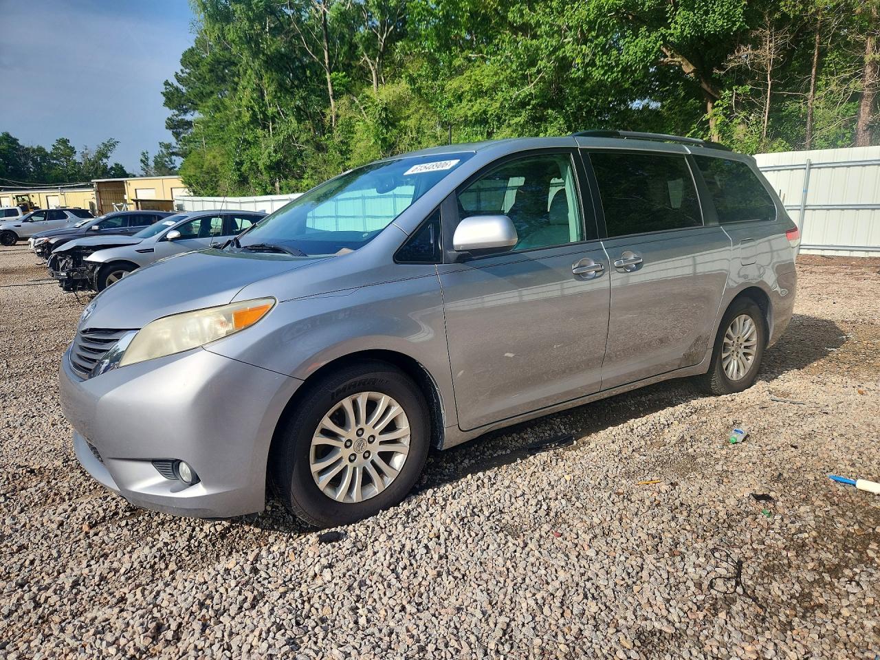 2013 TOYOTA SIENNA