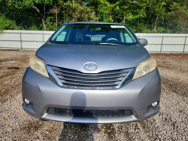 2013 TOYOTA SIENNA