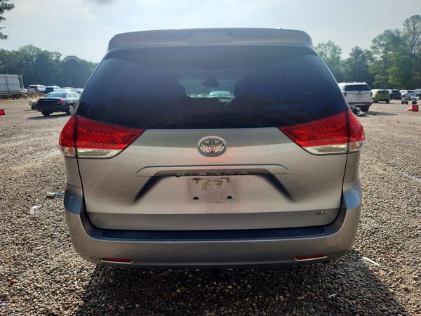 2013 TOYOTA SIENNA