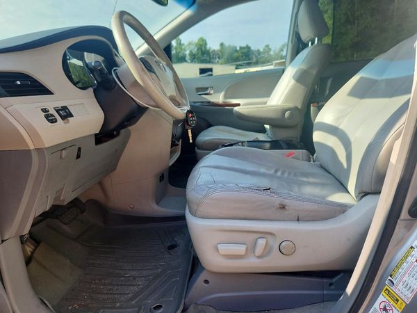 2013 TOYOTA SIENNA