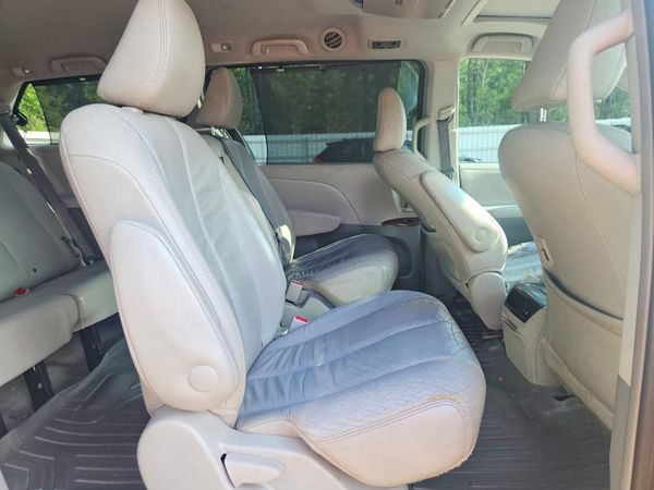 2013 TOYOTA SIENNA