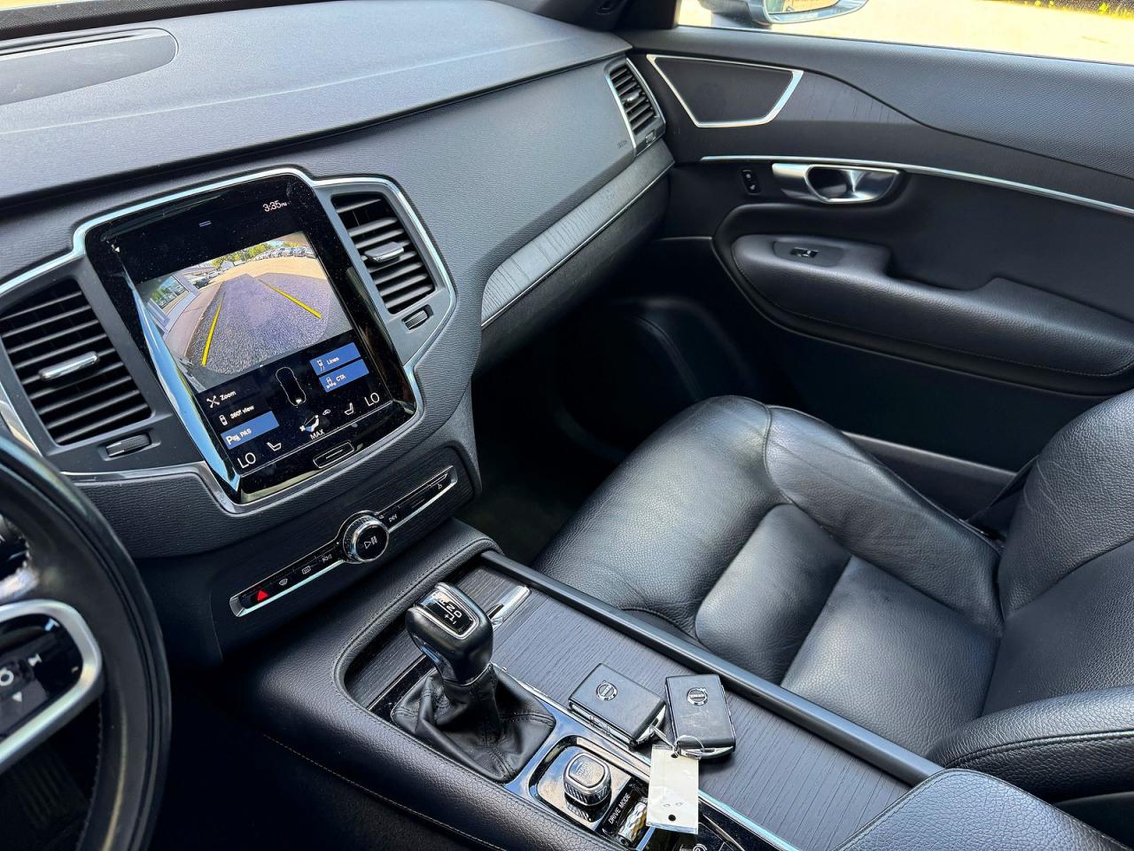 2020 VOLVO XC90 Momentum