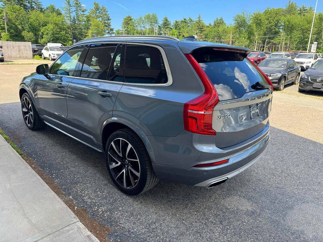 2020 VOLVO XC90 Momentum