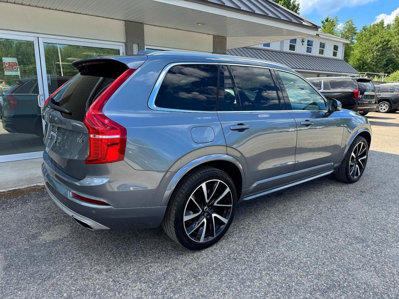 2020 VOLVO XC90 Momentum
