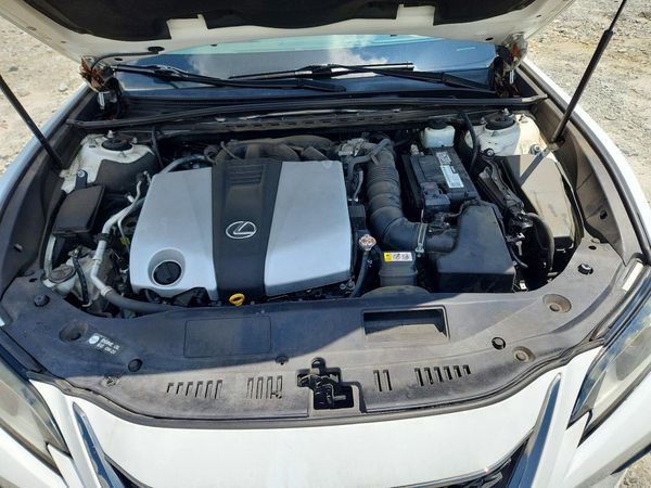2019 LEXUS ES
