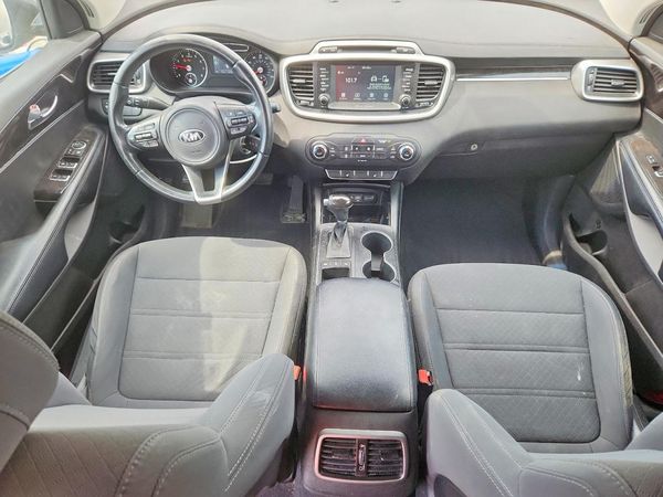 2017 KIA SORENTO L, LX