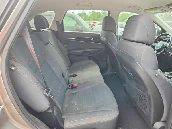 2017 KIA SORENTO L, LX