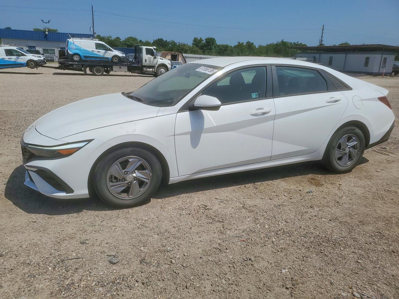 2024 HYUNDAI ELANTRA SE