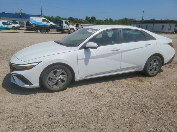 2024 HYUNDAI ELANTRA SE