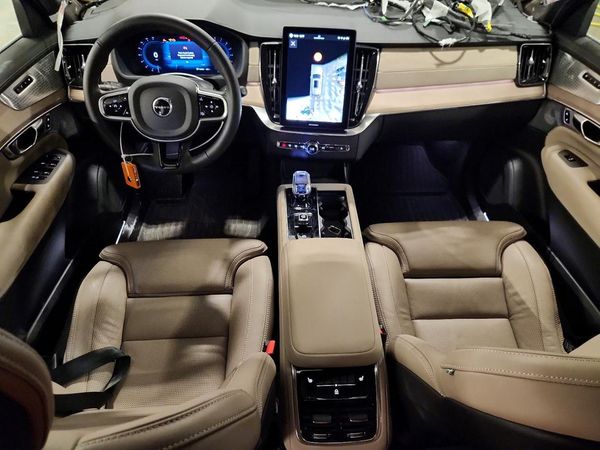 2025 VOLVO XC90 Ultra
