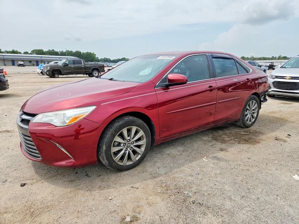 2017 TOYOTA CAMRY LE/SE/XLE/XSE — Front 3/4