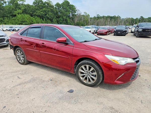 2017 TOYOTA CAMRY LE/SE/XLE/XSE — Passenger 3/4