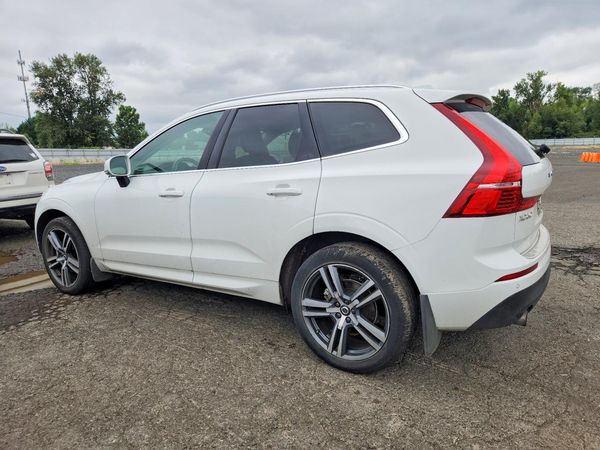 2021 VOLVO XC60 Momentum