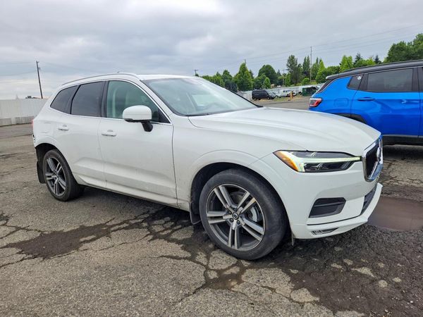 2021 VOLVO XC60 Momentum