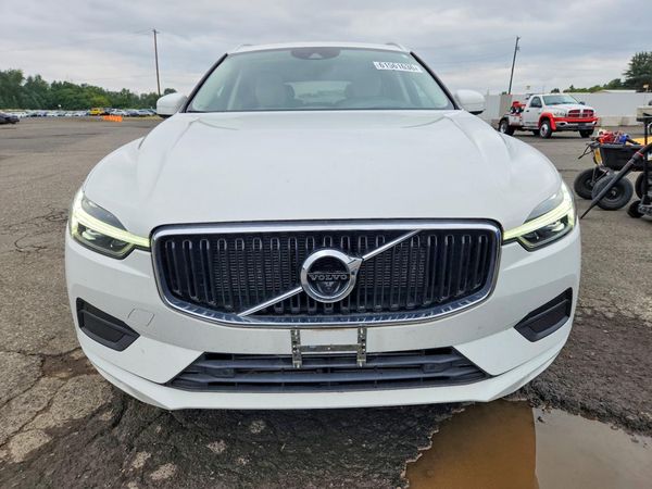 2021 VOLVO XC60 Momentum