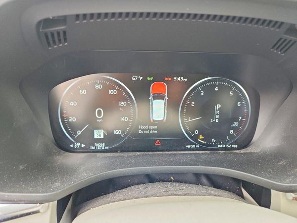 2021 VOLVO XC60 Momentum