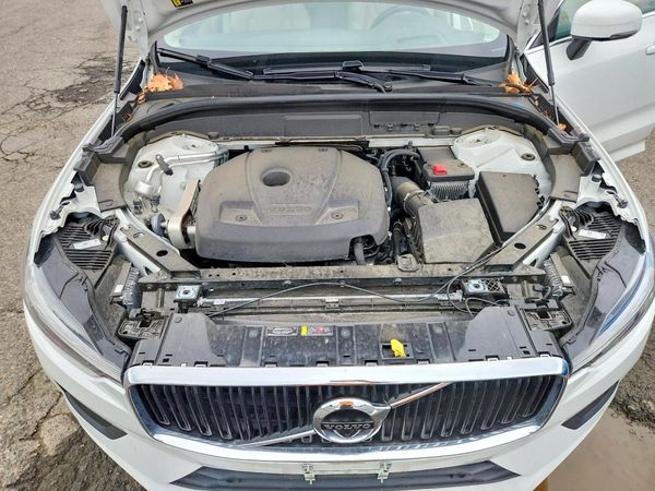 2021 VOLVO XC60 Momentum