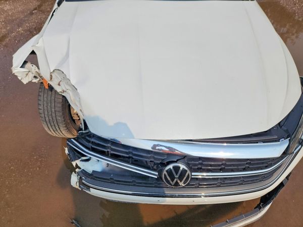 2023 VOLKSWAGEN JETTA SEL — Engine bay