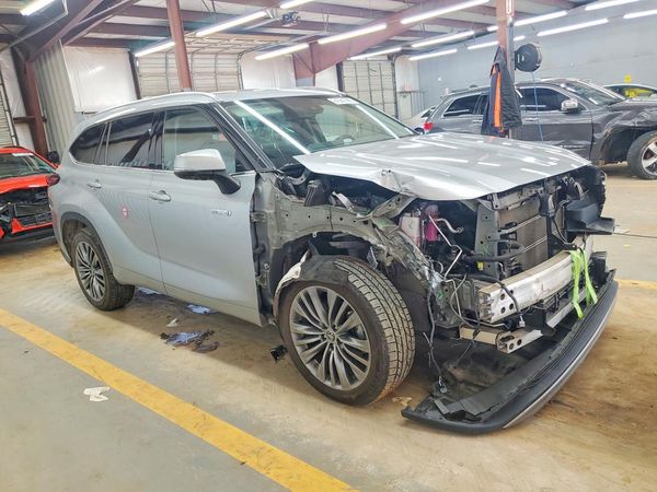 2021 TOYOTA HIGHLANDER Platinum
