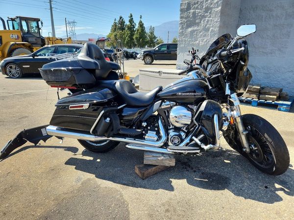 2015 HARLEY-DAVIDSON FL