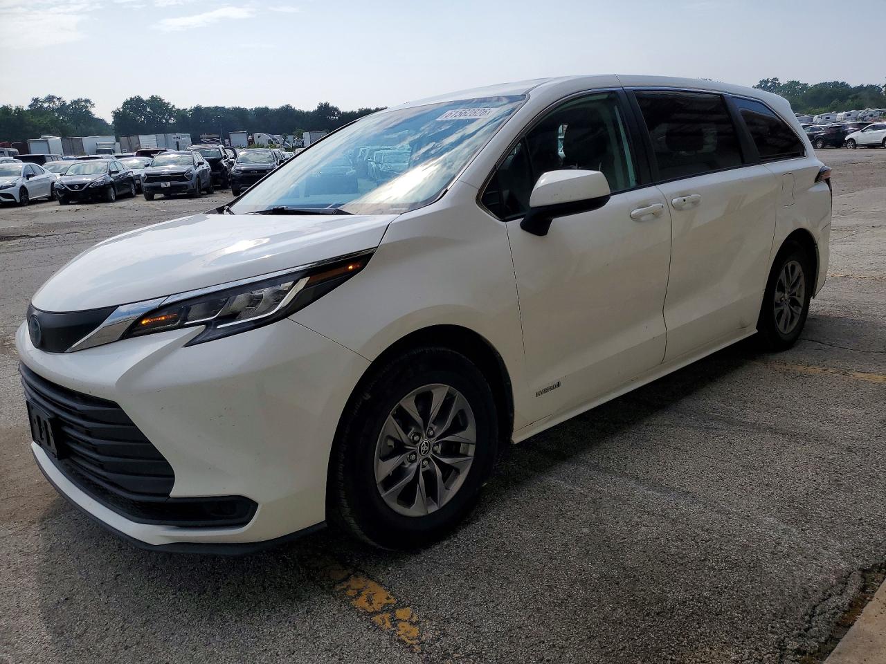 2021 TOYOTA SIENNA LE