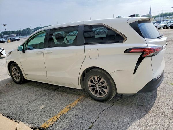 2021 TOYOTA SIENNA LE