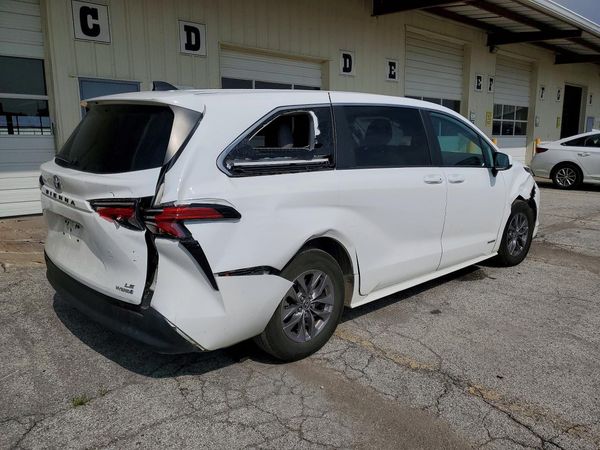 2021 TOYOTA SIENNA LE