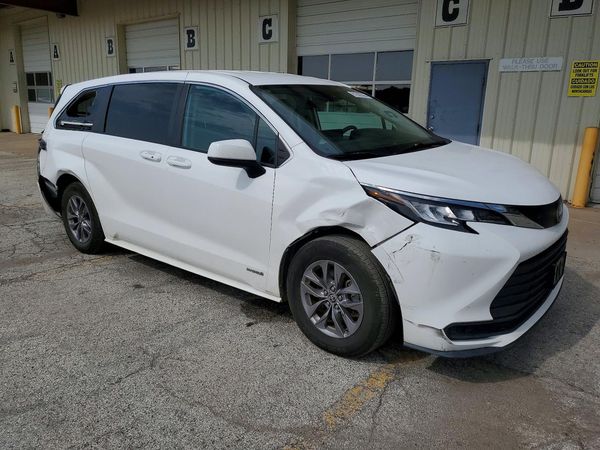 2021 TOYOTA SIENNA LE