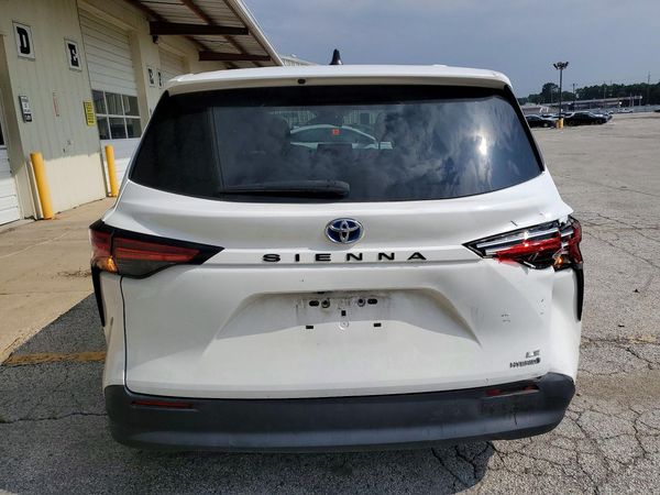 2021 TOYOTA SIENNA LE