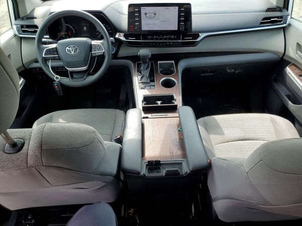 2021 TOYOTA SIENNA LE
