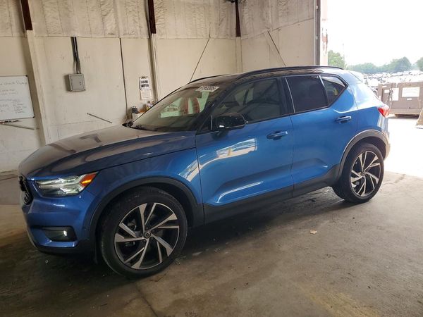 2021 VOLVO XC40 R-Design