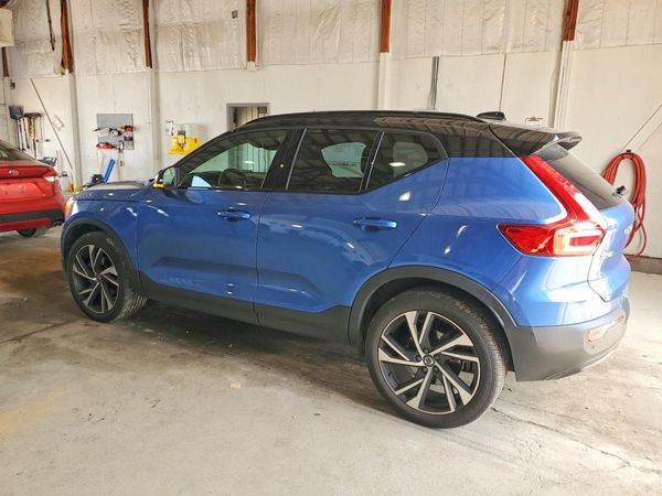 2021 VOLVO XC40 R-Design