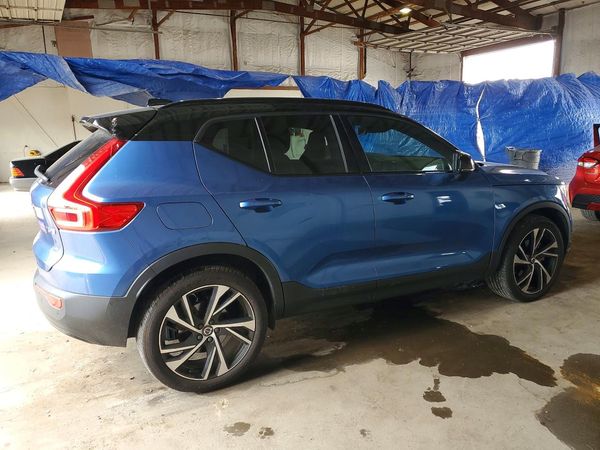 2021 VOLVO XC40 R-Design