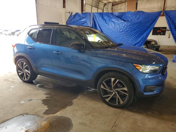 2021 VOLVO XC40 R-Design