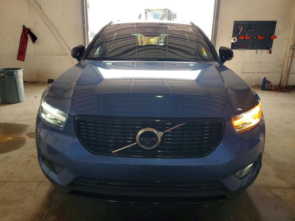 2021 VOLVO XC40 R-Design