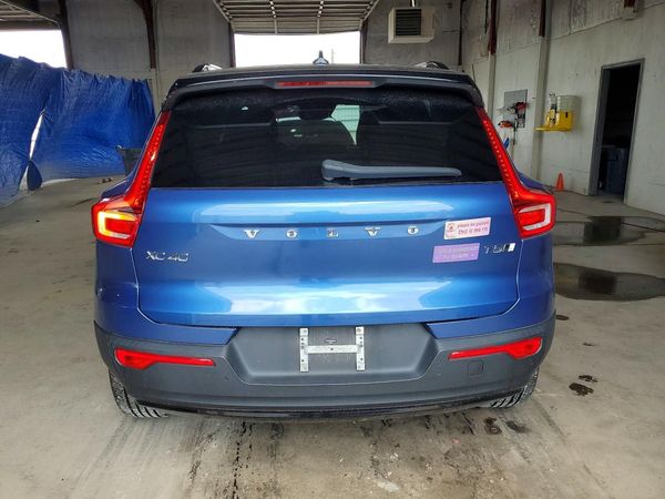 2021 VOLVO XC40 R-Design