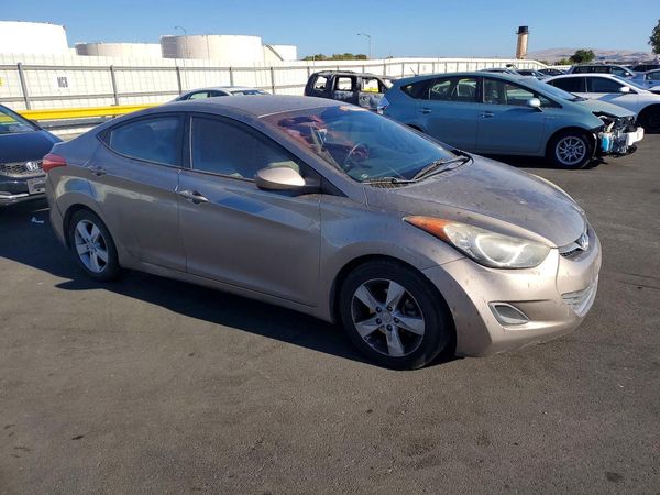 2013 HYUNDAI ELANTRA
