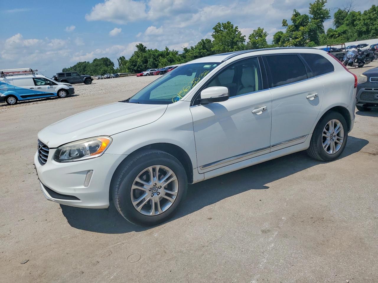 2015 VOLVO XC60 Premier (non R design)