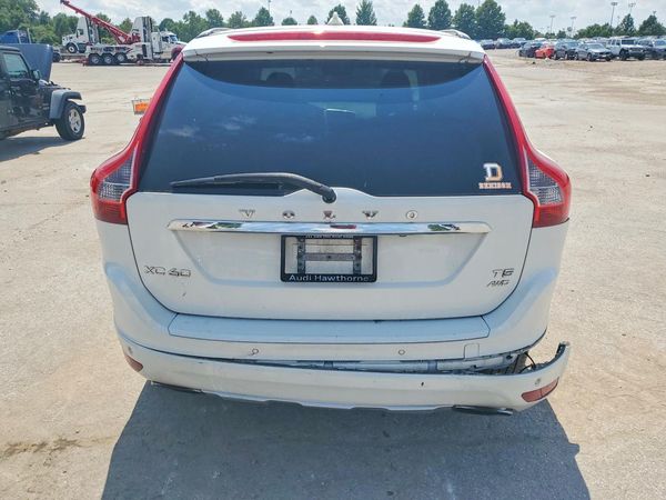 2015 VOLVO XC60 Premier (non R design)