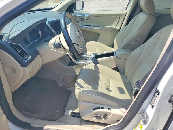 2015 VOLVO XC60 Premier (non R design)