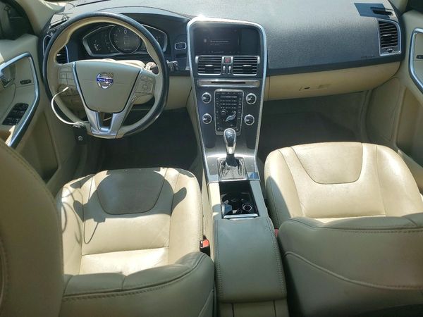 2015 VOLVO XC60 Premier (non R design)