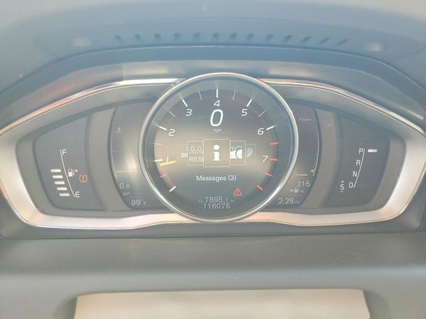 2015 VOLVO XC60 Premier (non R design)