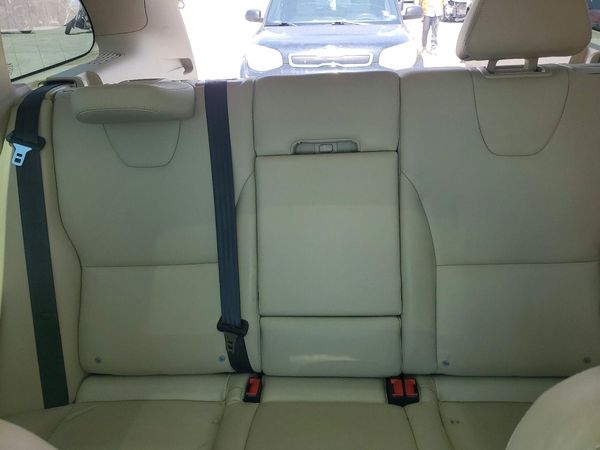 2015 VOLVO XC60 Premier (non R design)