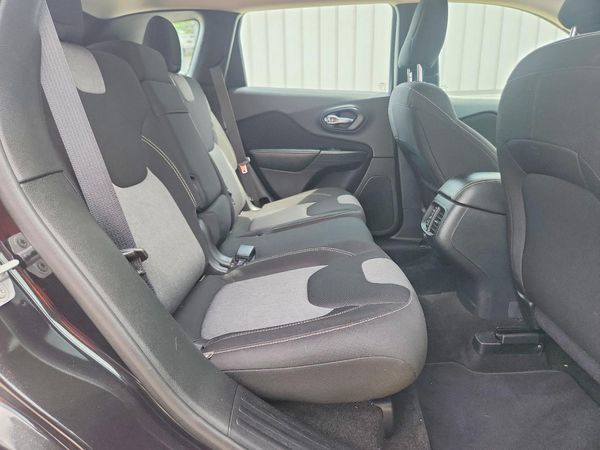 2015 JEEP CHEROKEE SPORT 4X4